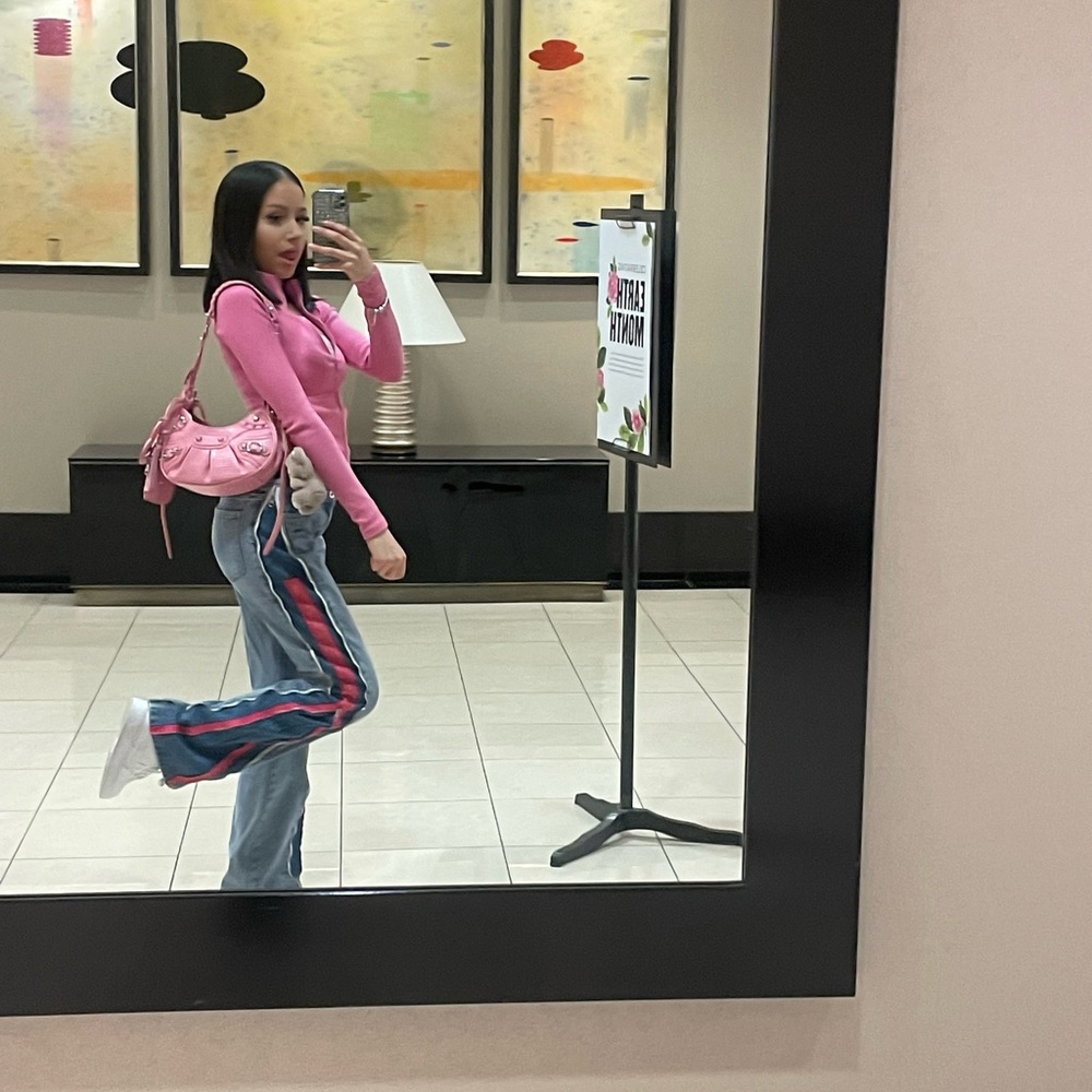 Meet your Posher, Taina